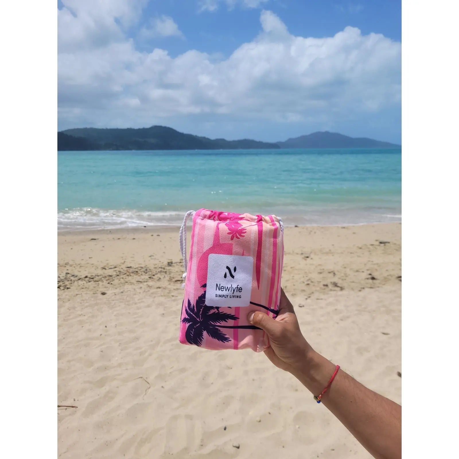 Mindil Beach Towel & Pouch Newlyfe
