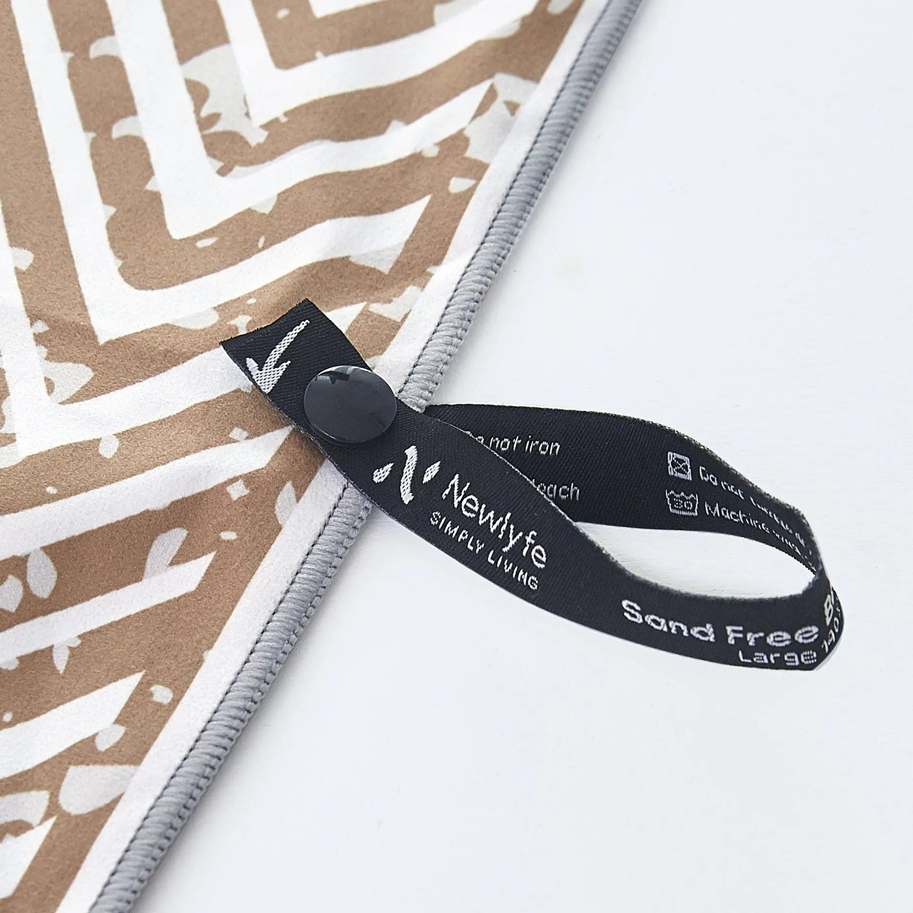 Bruny Beach Towel & Pouch Newlyfe