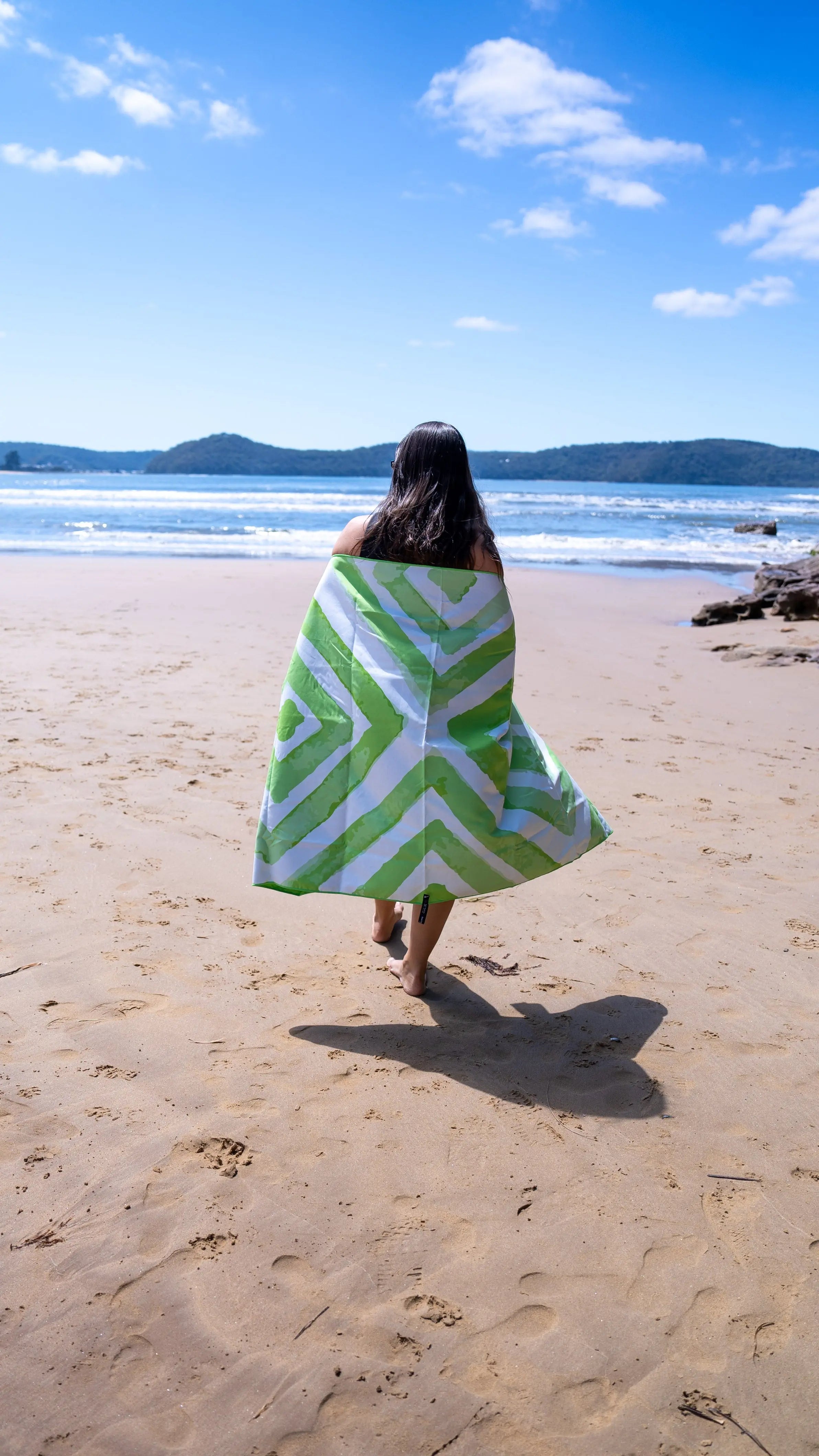 Greens Beach XL Beach Towel & Pouch Newlyfe
