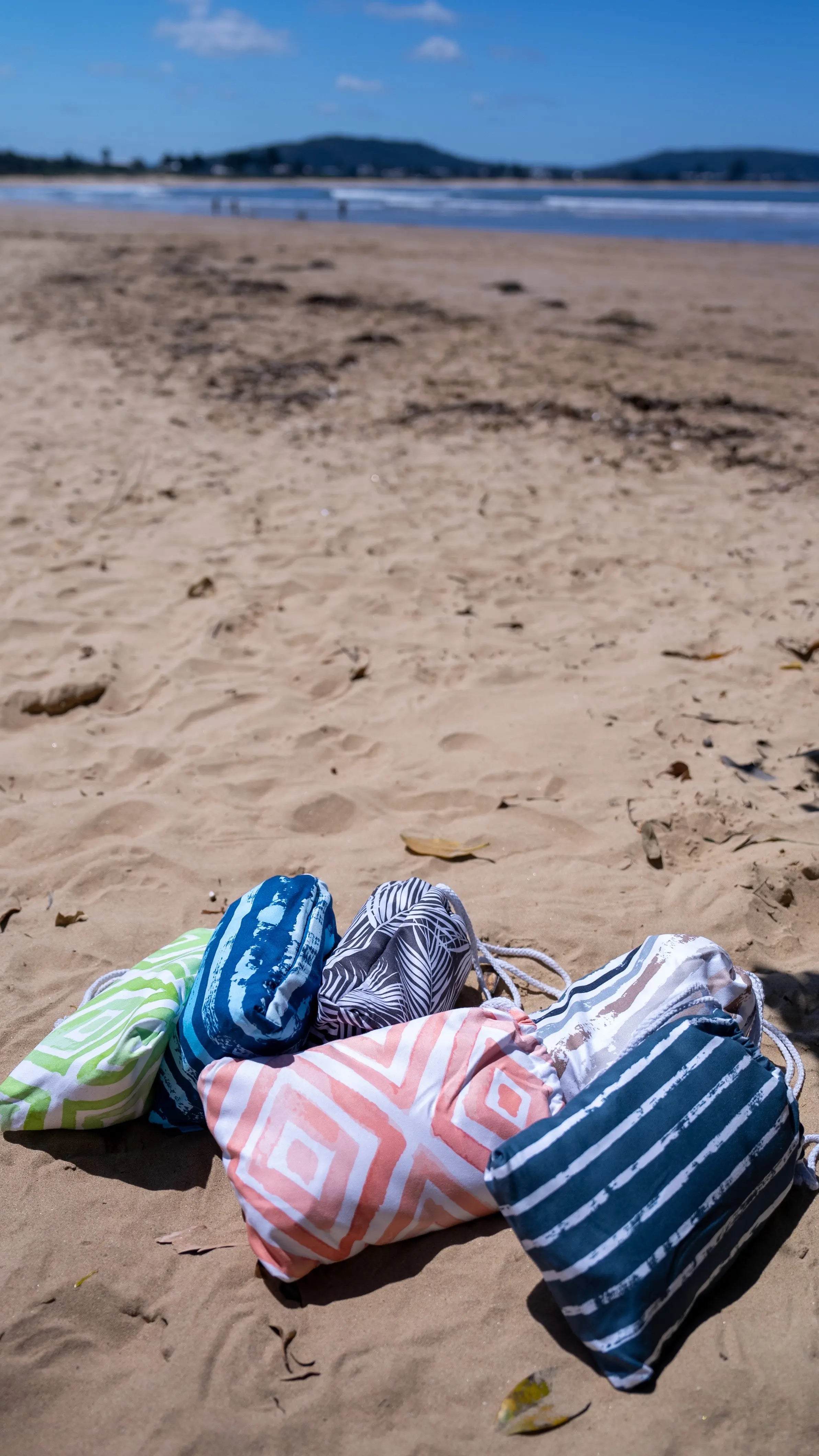 Coral Reef XL Beach Towel & Pouch Newlyfe
