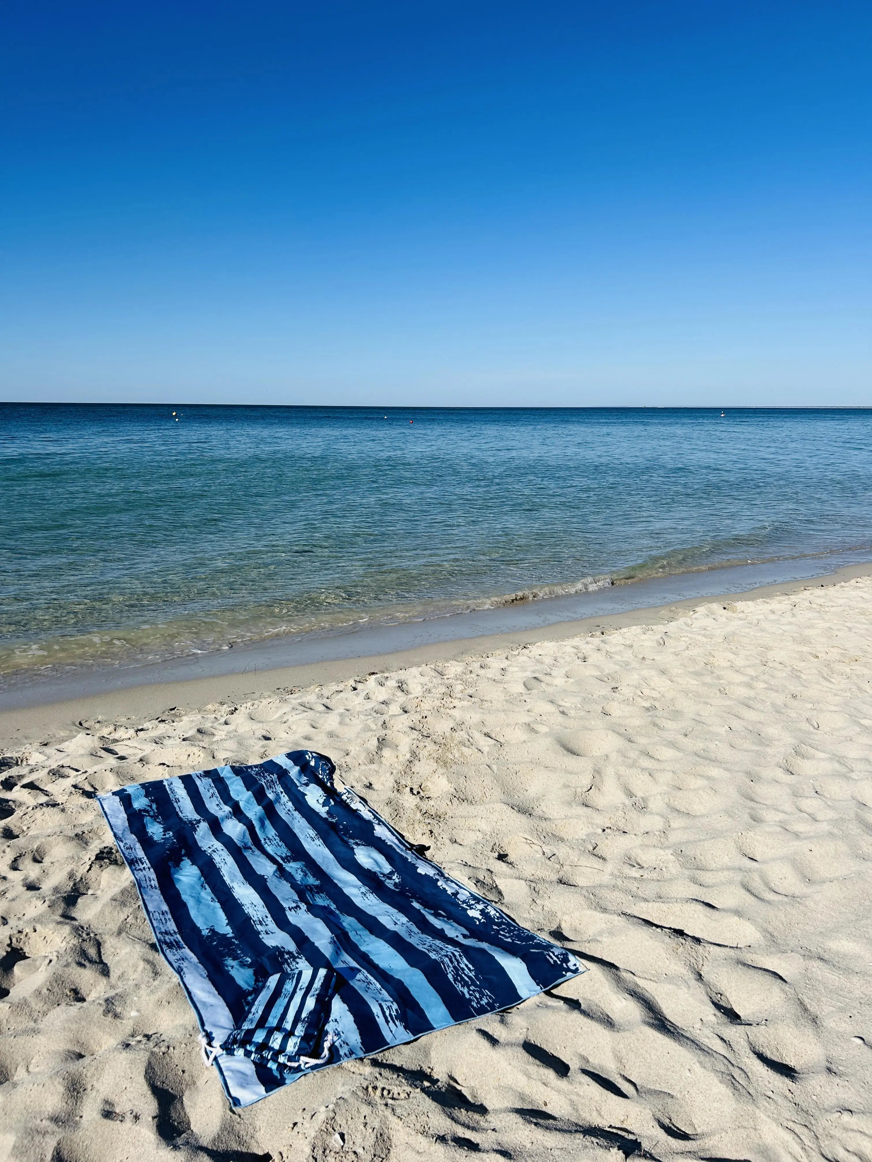 Bundle - Trigg Beach Large Beach Towel & Pouch Newlyfe