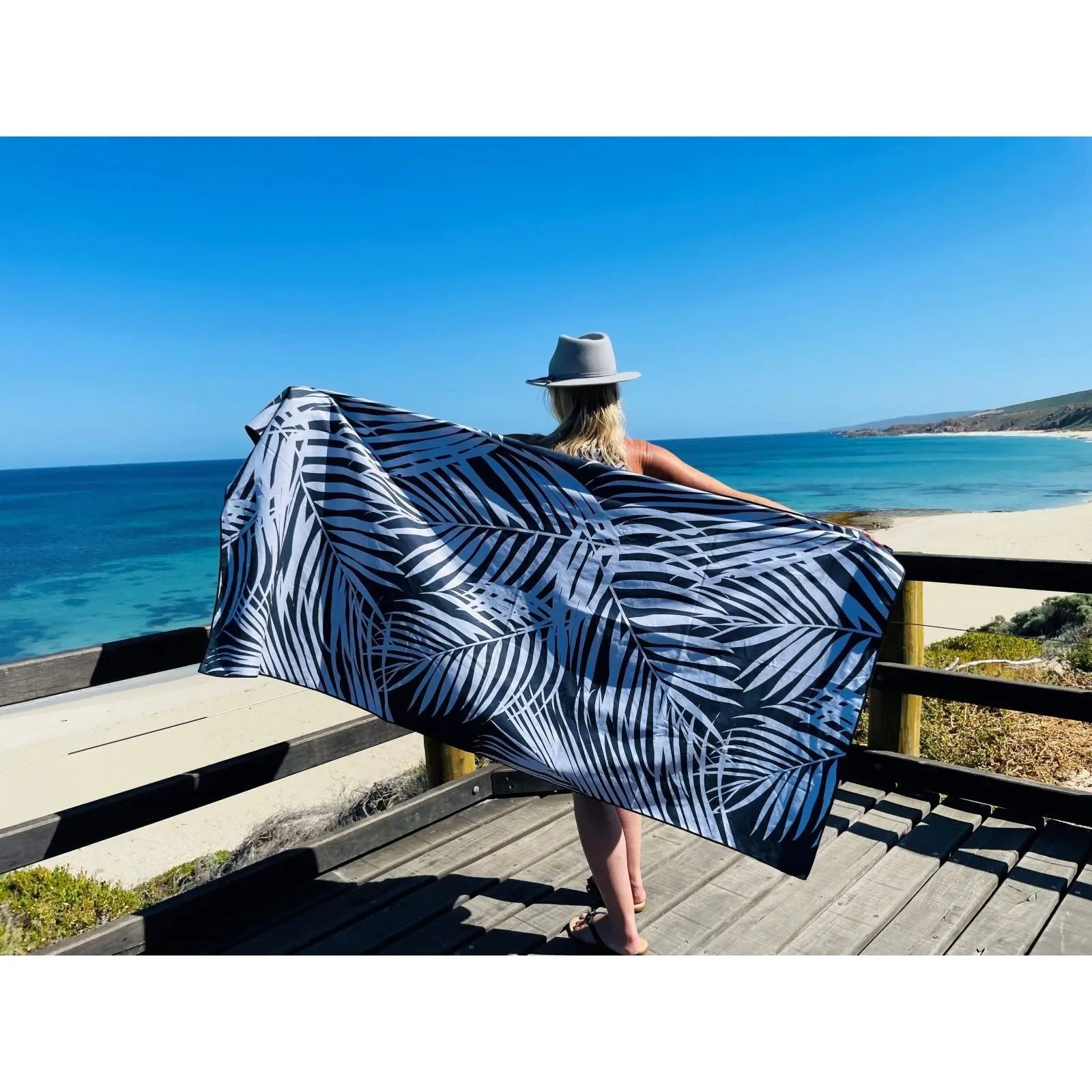 SAND FREE BEACH TOWEL 1 (6)